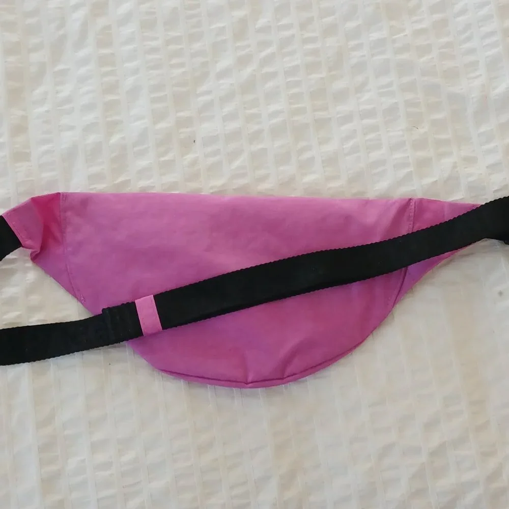 Baggu Extra Pink crossbody bag fanny pack brand new without tags - Picture 3 of 3